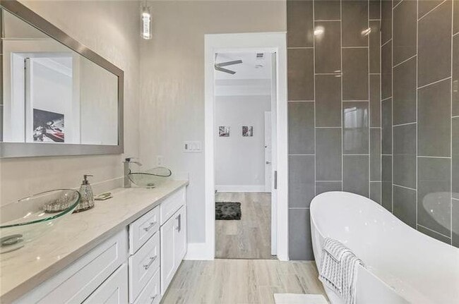 Building Photo - 2201 Esteban St