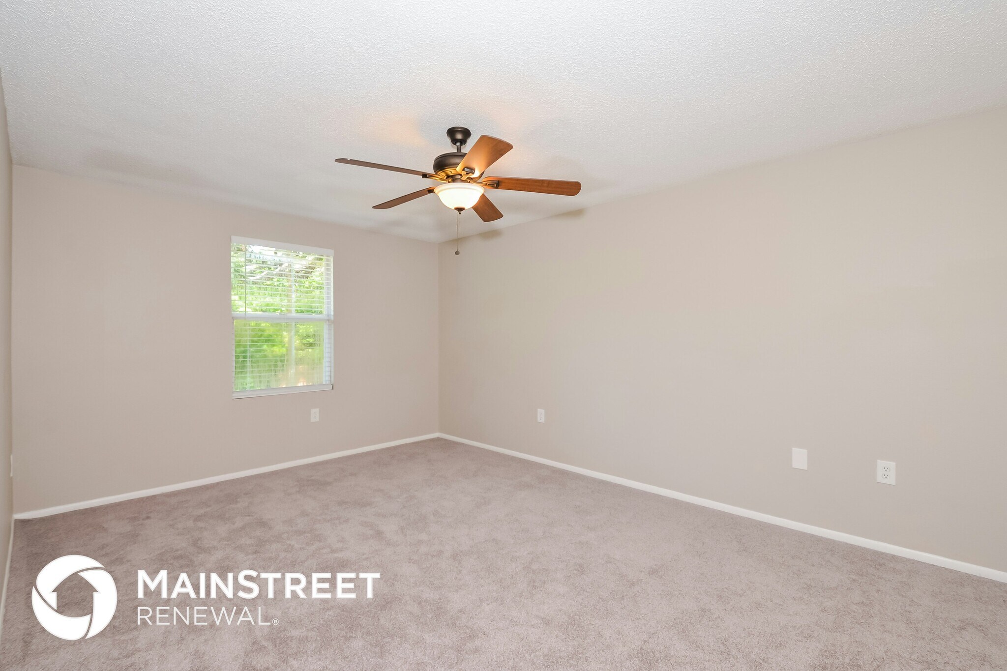 Building Photo - 2827 Marshall Dr