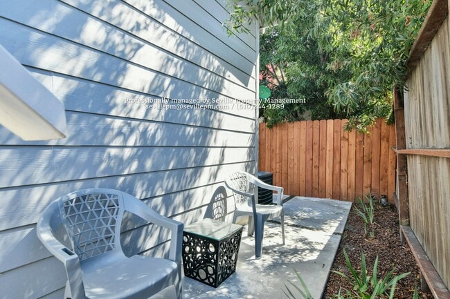 Building Photo - NEWER 2 BR/1 BA detached 1-story unit available soon@