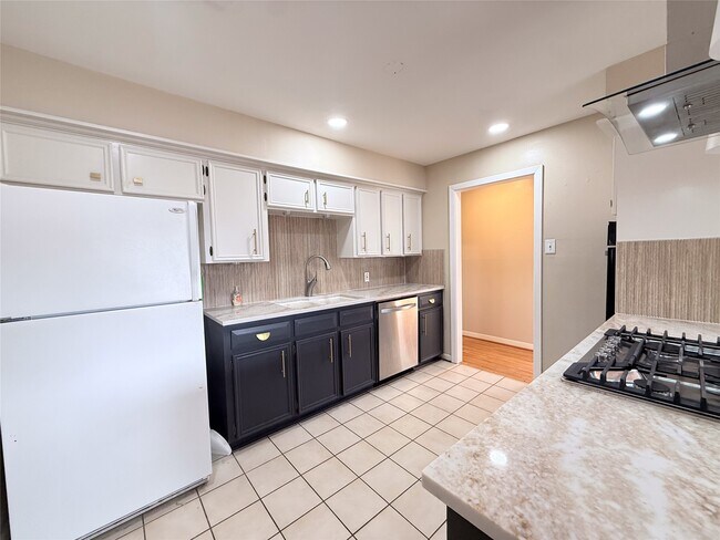 Building Photo - 9506 Carousel Ln