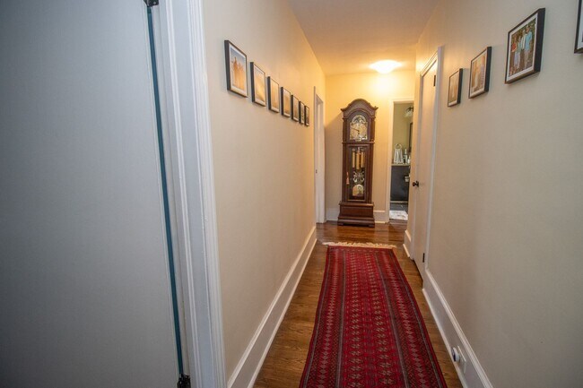 Building Photo - 2715 Kiawah Ave
