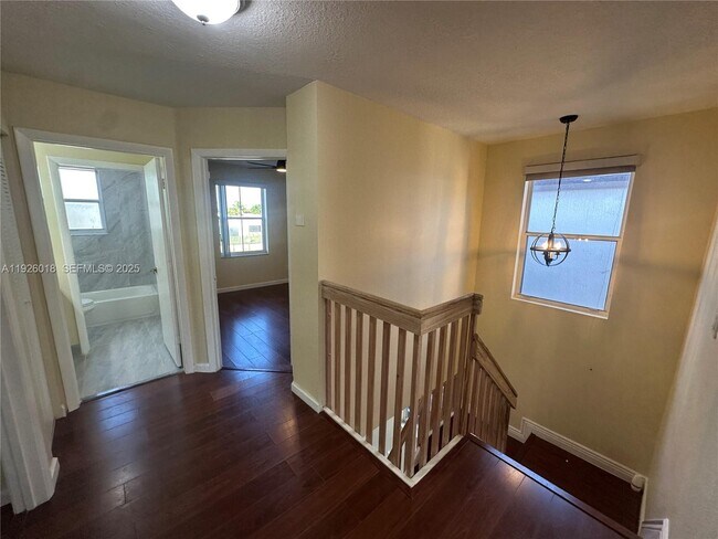 Building Photo - 6839 NW 69th Ct