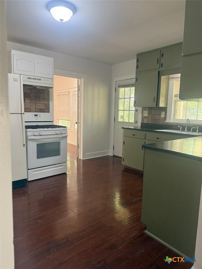 Building Photo - 724 N Beal St