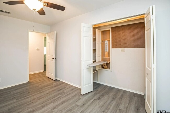 Building Photo - 3411 S Cameron Ave