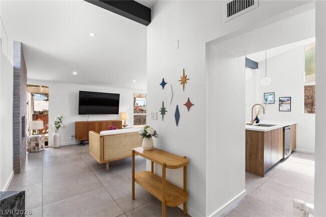 Building Photo - 1607 Pawnee Dr