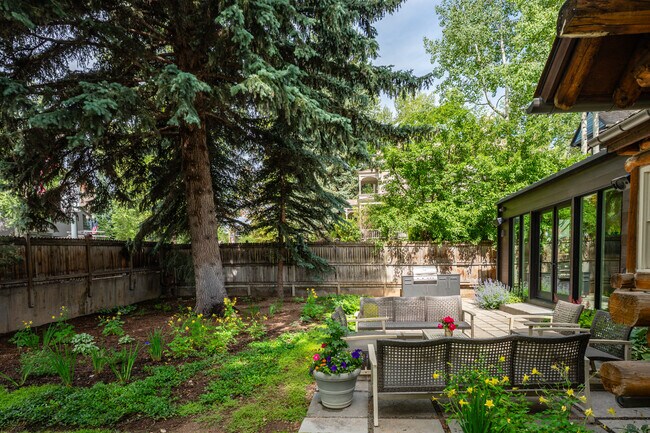 Building Photo - 109 N 2nd St