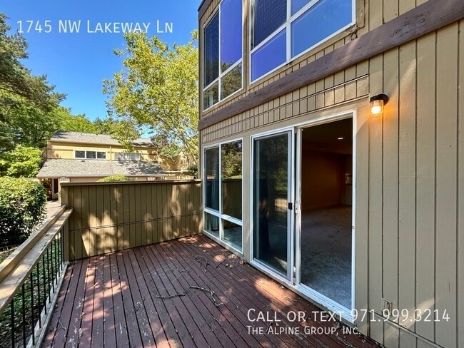 Building Photo - 1745 NW Lakeway Ln