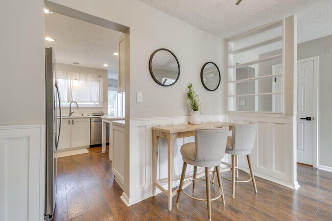 Building Photo - 749 Quesnel Dr