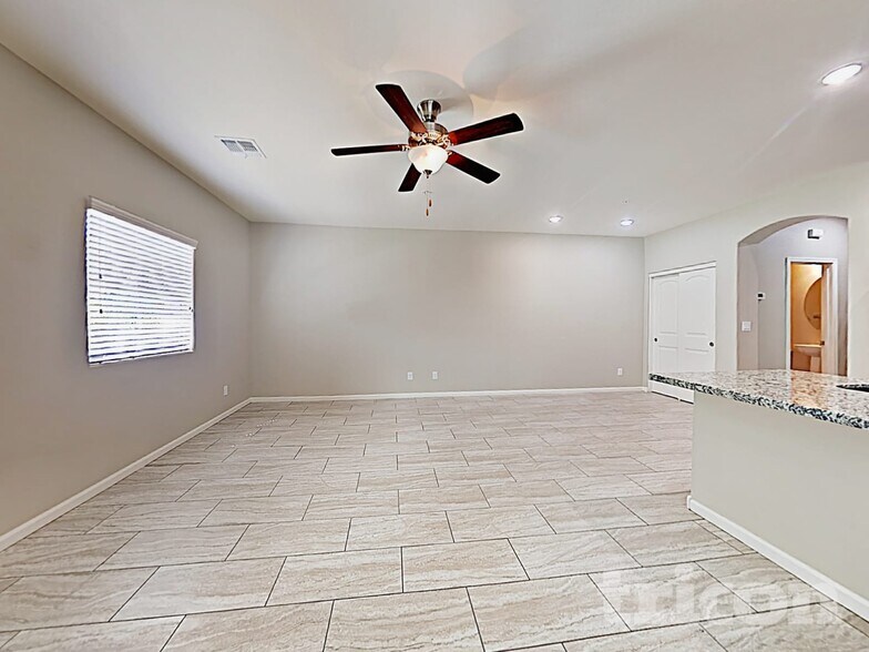 Building Photo - 12541 W Hummingbird Terrace