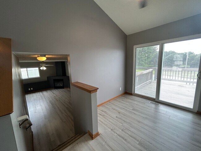 Building Photo - Home For Rent Bellevue.