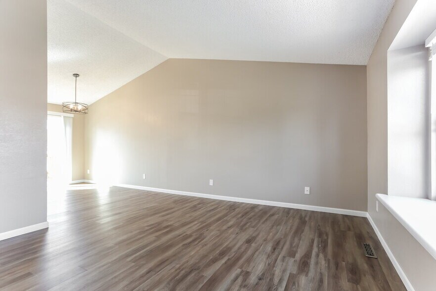 Building Photo - 16296 Beauty Bush Pl