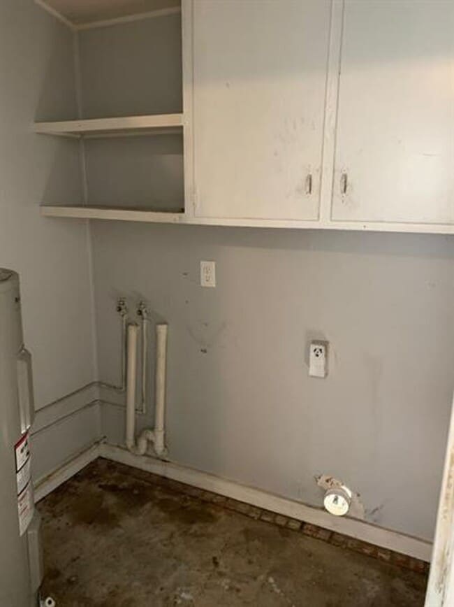 Building Photo - 502 Maplewood Dr