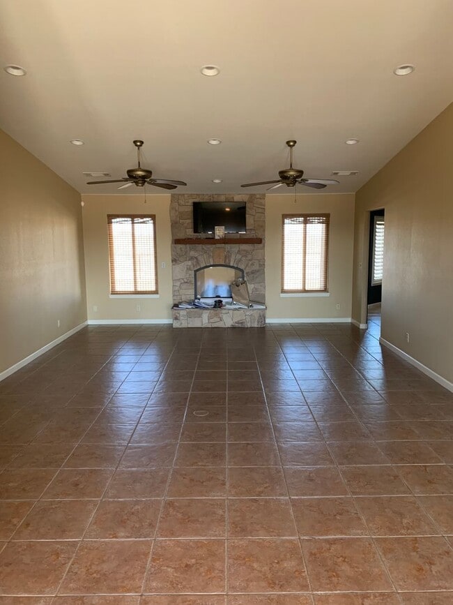Building Photo - 5 Bd 4.5 Ba Country Home