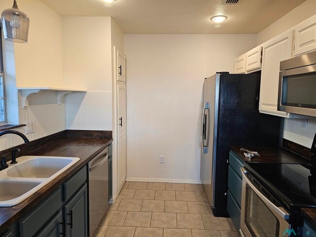 Building Photo - 212 Wilmington Cir