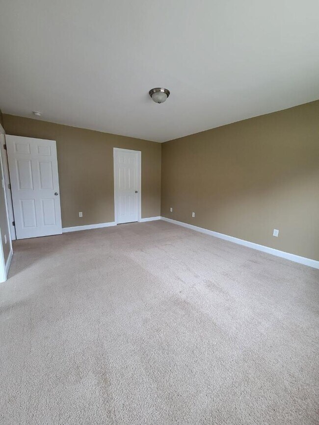 Building Photo - 320 Zach Dr