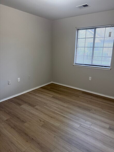 Building Photo - 1267 Oxford Manor Ct
