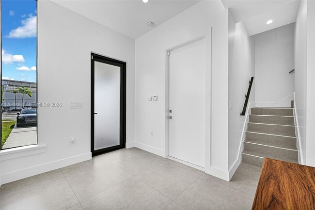 Building Photo - 8871 SW 28th St