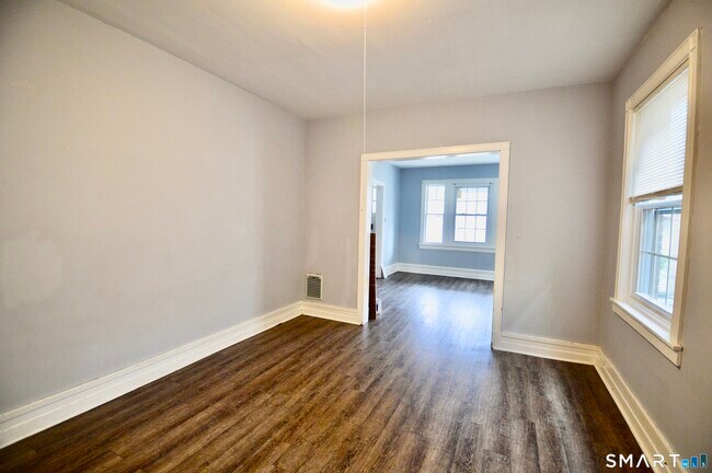 Building Photo - 407 East Ave