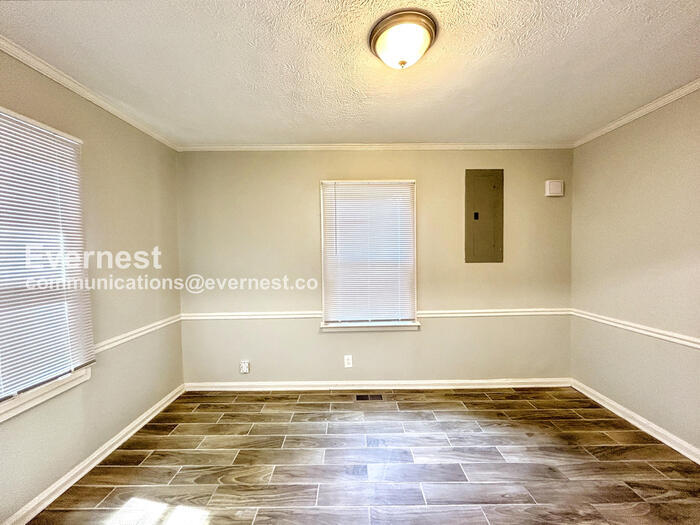 Building Photo - 2776 Palm Dr