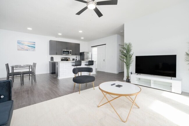 Building Photo - 5821 Elevated Wy