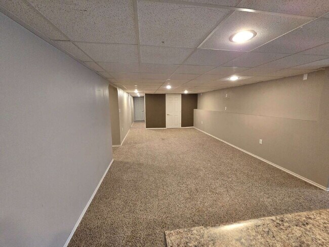 Building Photo - Spacious 5-Bedroom West Valley City Home w...