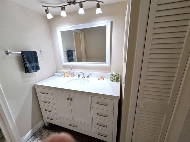 Building Photo - 5580 Tamberlane Cir