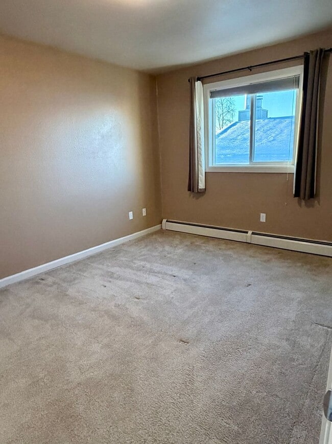 Building Photo - 1250 Balfour Dr