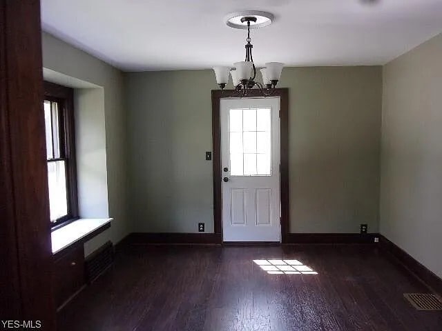 dining room/bonus room - 353 N Chestnut St