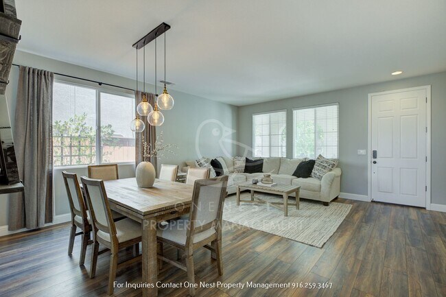 Building Photo - Lincoln Crossing, 4 bedroom 2.5 bath