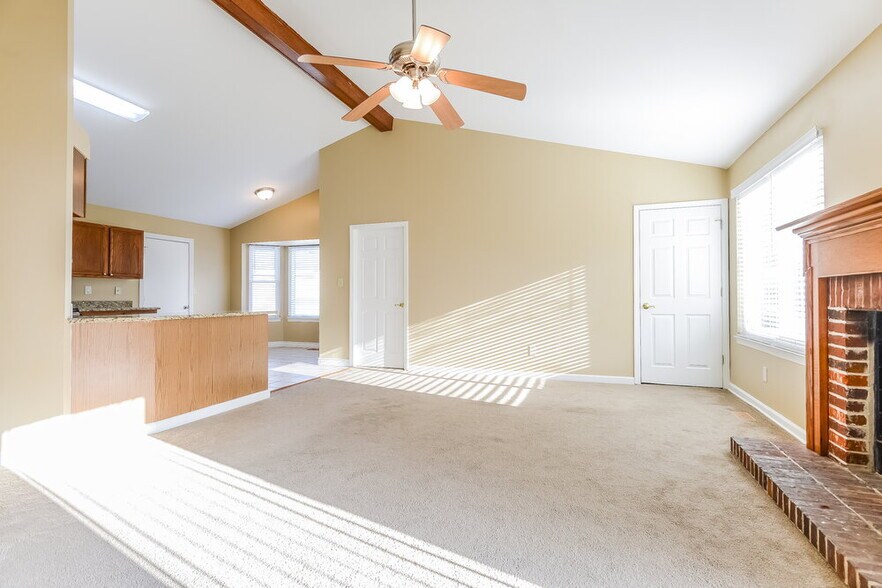 Building Photo - 1202 Liberty Cross