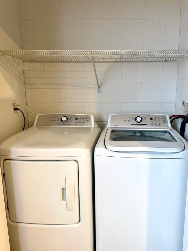 Building Photo - 255 N Sacramento St