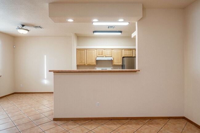 Building Photo - 2353 Saturn Cir