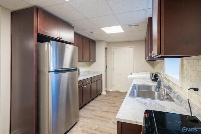 Building Photo - 205 High Rd