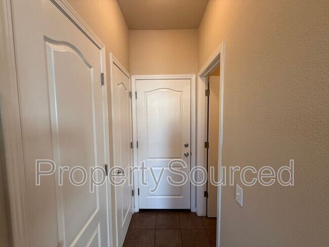 Building Photo - 1447 Hearthsong Dr