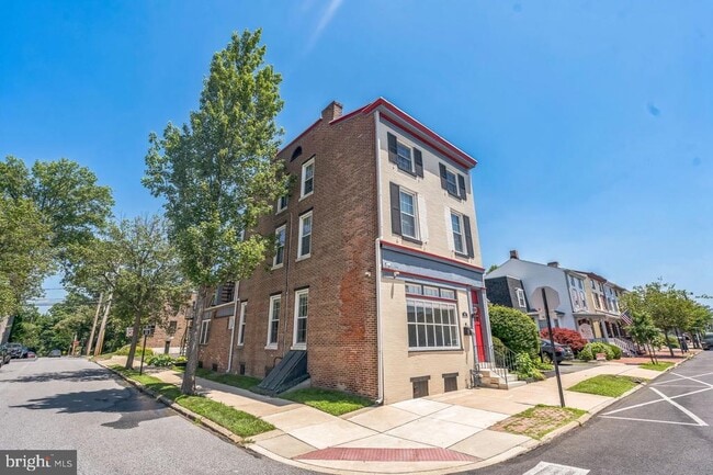 Building Photo - 349 W State St