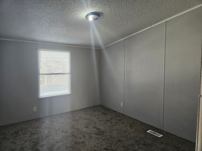 Building Photo - 41 Lynnwood Cir