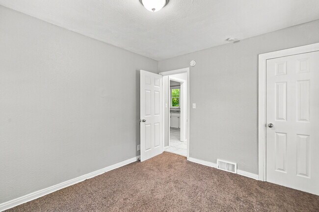 Building Photo - 11867 Elmdale St