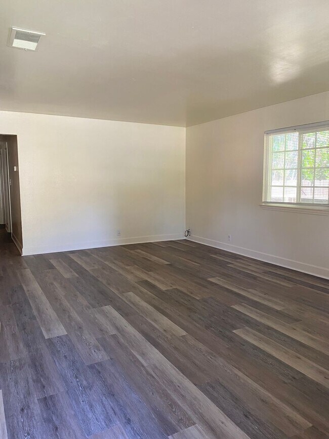 Building Photo - Located near downtown! Updated 3bed/2bath home with large family room/Rec room and side RV parking