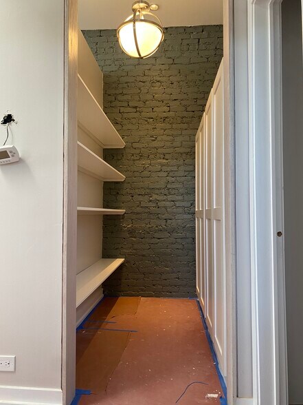 walk in closet - 1734 W Cortland St
