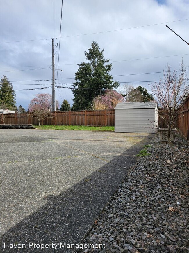 Building Photo - 4 br, 2.5 bath House - 5915 Alaska Ct
