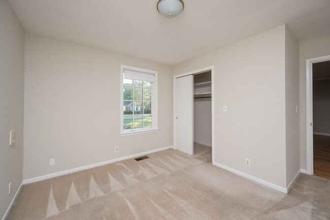 Building Photo - **ADORABLE DUBLEX IN BELLE MEADE WITH AMAZING YARD SURROUNDED BY MULTI-MILLION DOLLAR HOMES**