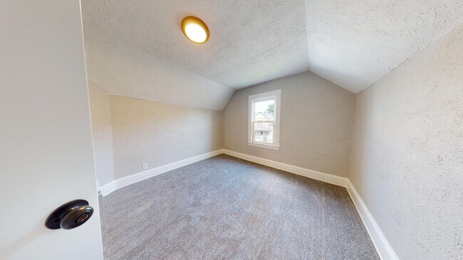 Building Photo - Old Brooklyn - 3 Bedroom Single Family Home