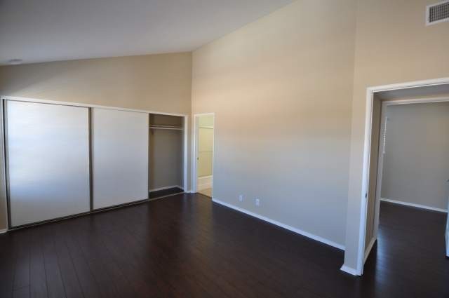Building Photo - Walnut Glen Townhomes