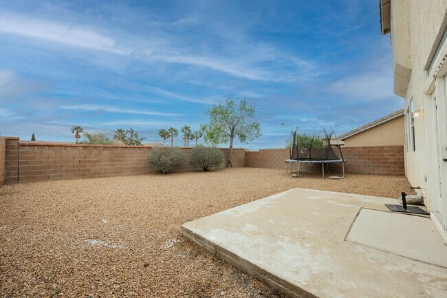 Building Photo - Honey, I’m Home! This Lovely 3 Bedroom, Two-Story Home Is Located In Summerlin.