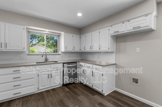 Building Photo - 3620 Harwood Ct