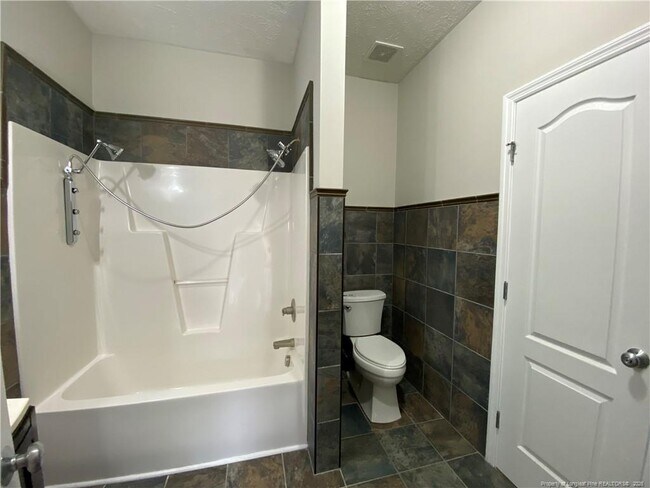 Building Photo - 109 Canyon Ct