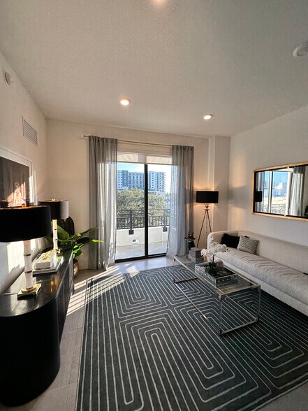 Building Photo - 2212 Dewey St