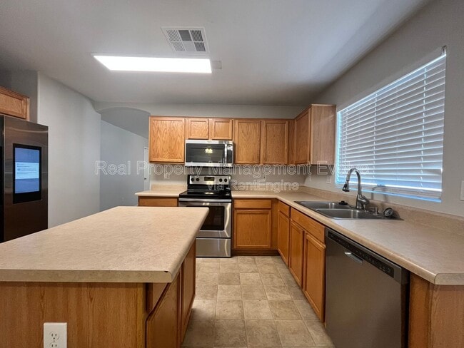 Building Photo - 14751 W Redfield Rd