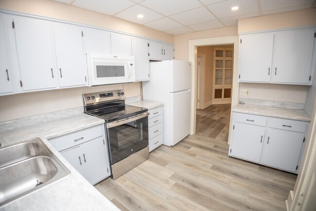 Building Photo - 927 E Dunklin St