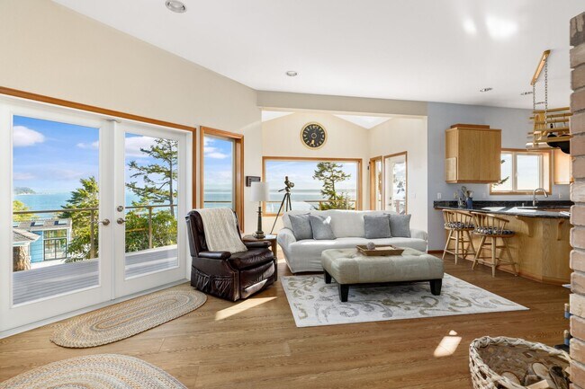 Building Photo - One Acre of Gorgeous Views and a Spacious ...